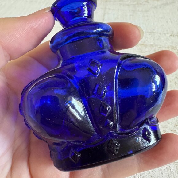 Vintage Victrylite Cobalt Blue Glass Crown Bottle - Made in Italy - Picture 10 of 10